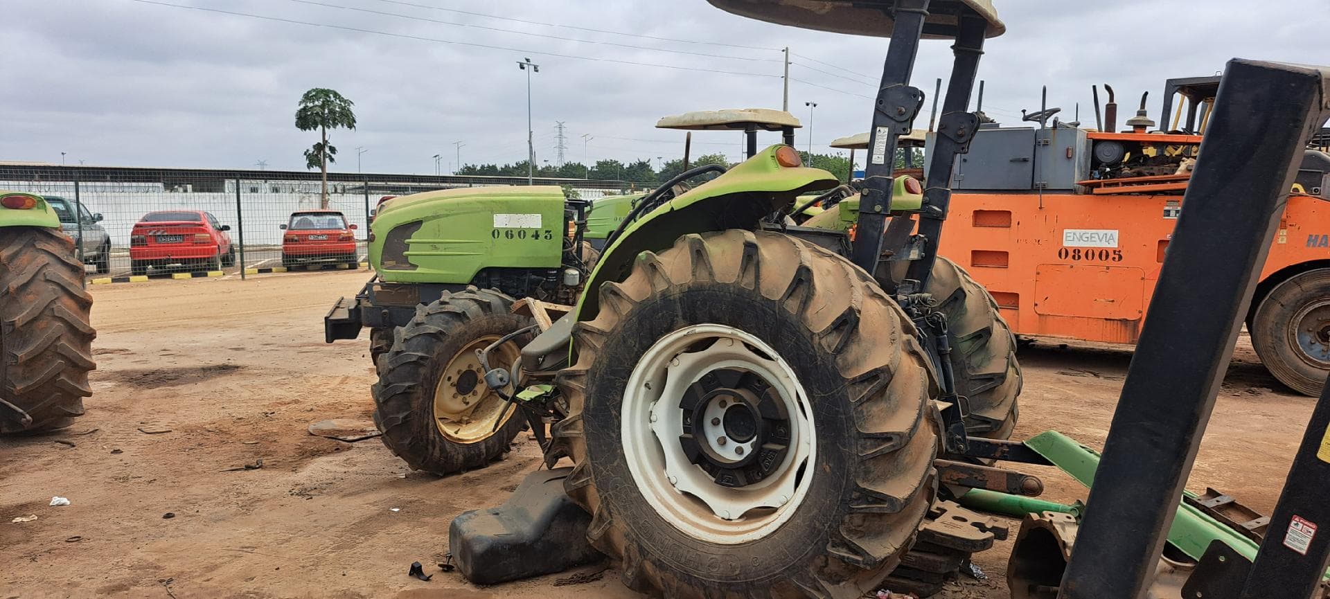 Trator agrícola CLAAS 230  · Viana — imagen 1