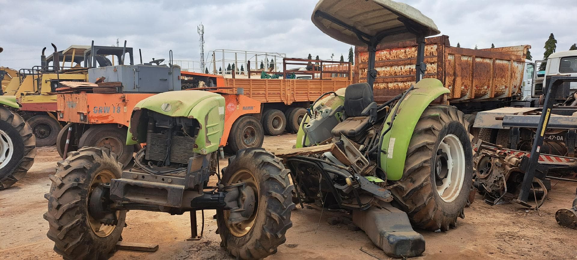 Trator agrícola CLAAS 230  · Viana — imagen 3