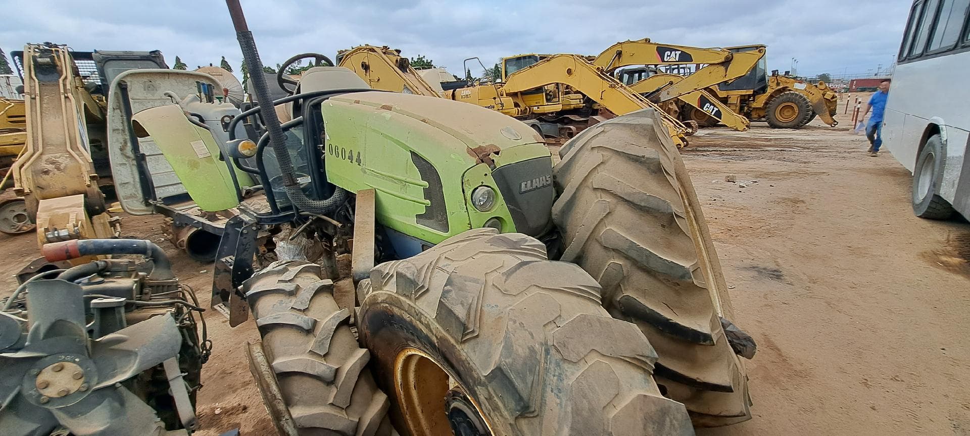 Trator agrícola CLAAS 230  · Viana — image 2