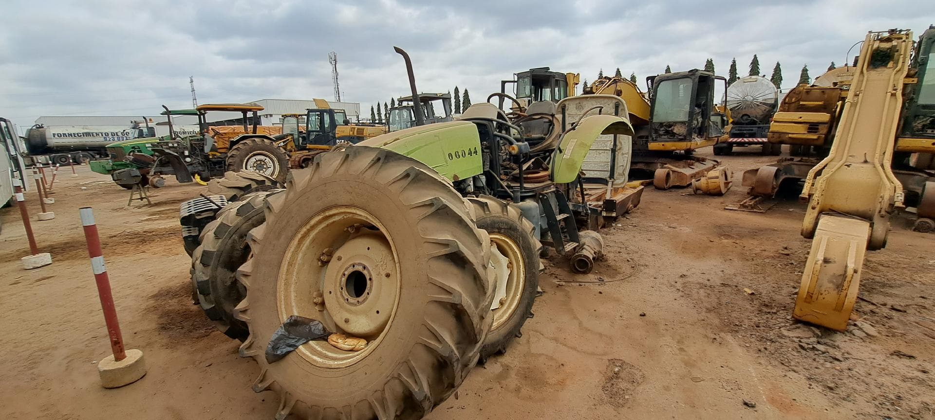 Trator agrícola CLAAS 230  · Viana — image 3