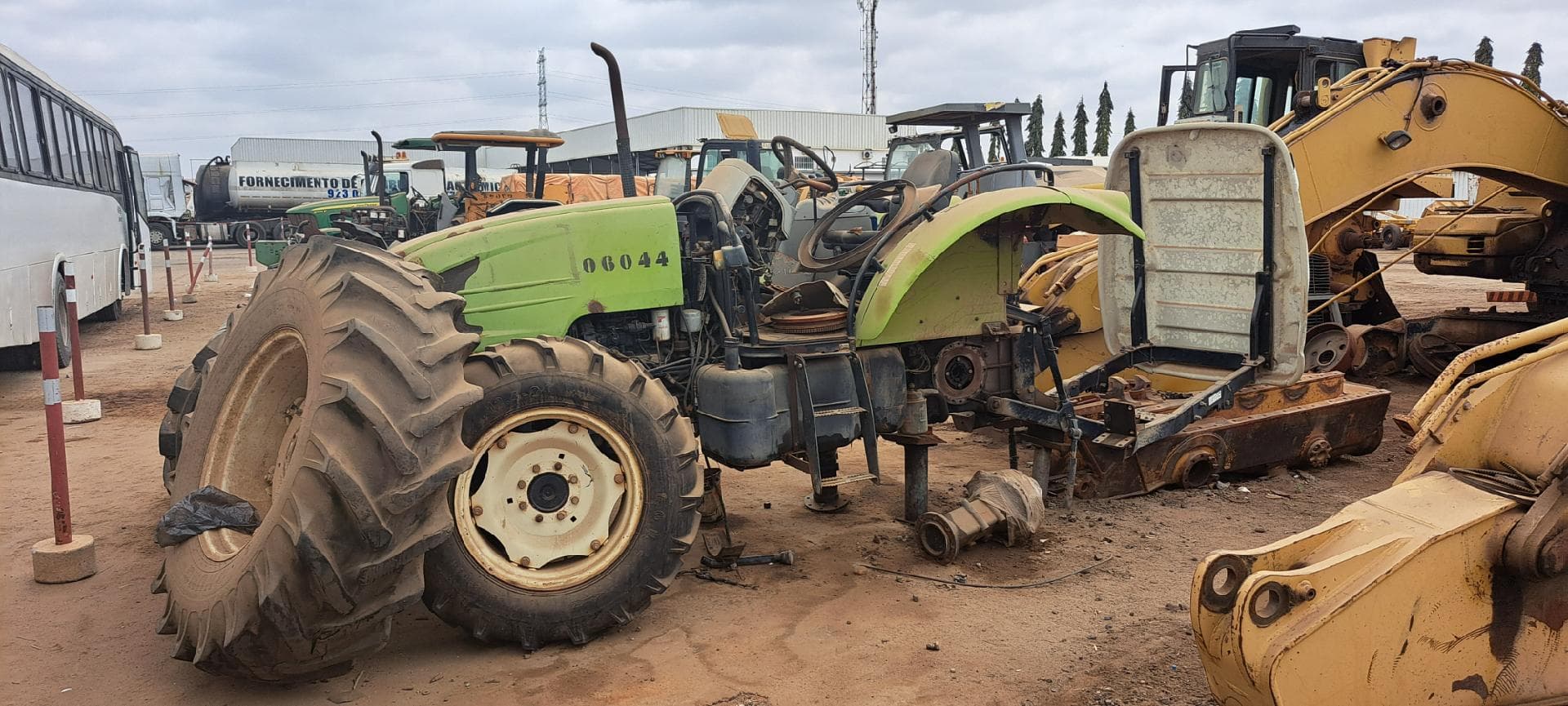 Trator agrícola CLAAS 230  · Viana