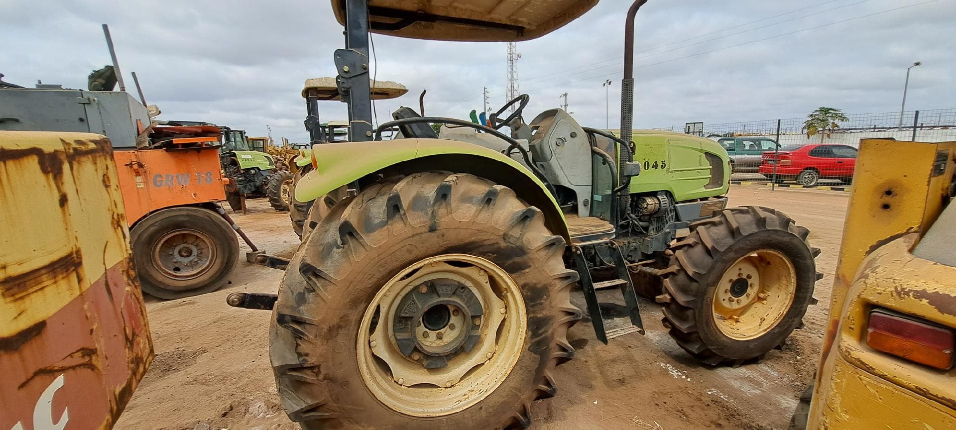 Trator agrícola CLAAS 230  · Viana — imagen 7