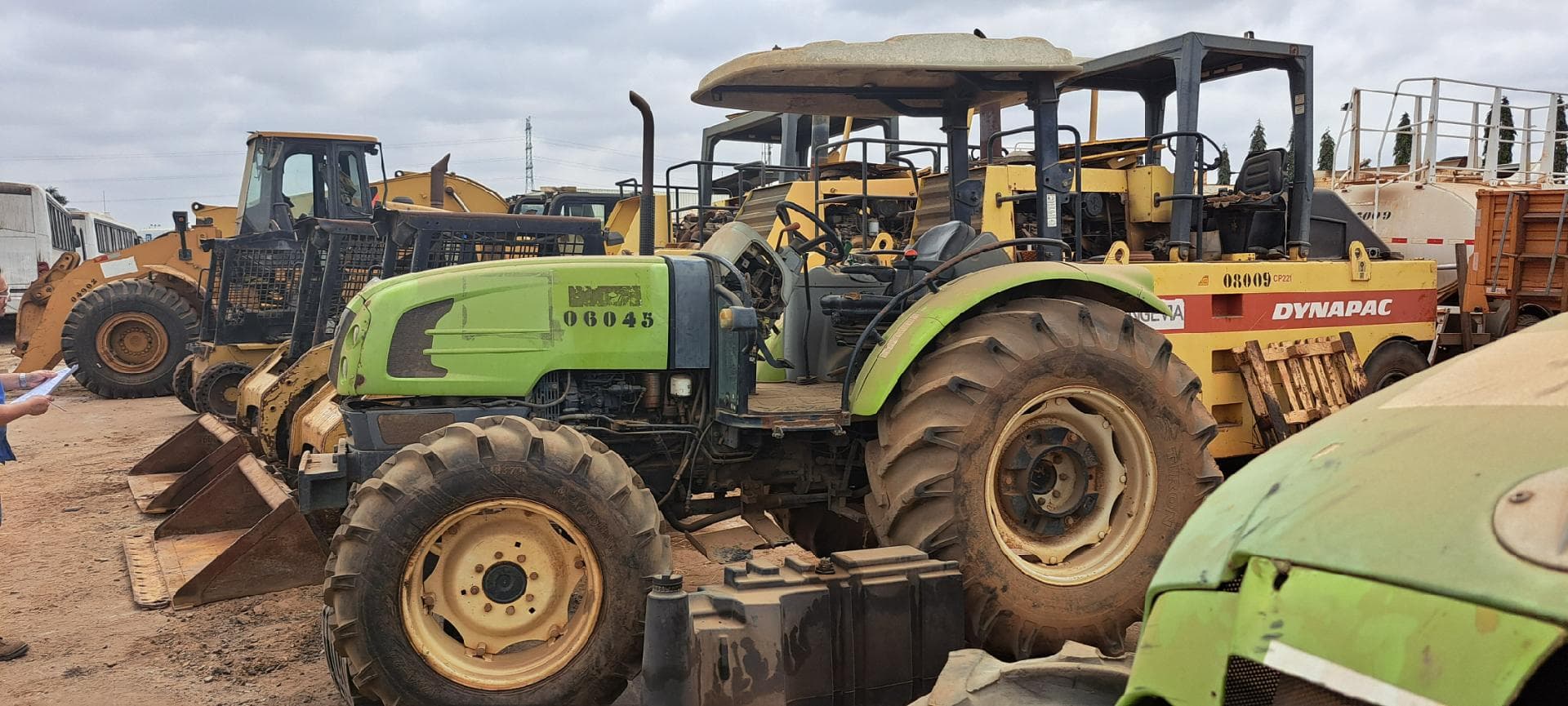 Trator agrícola CLAAS 230  · Viana — imagen 3