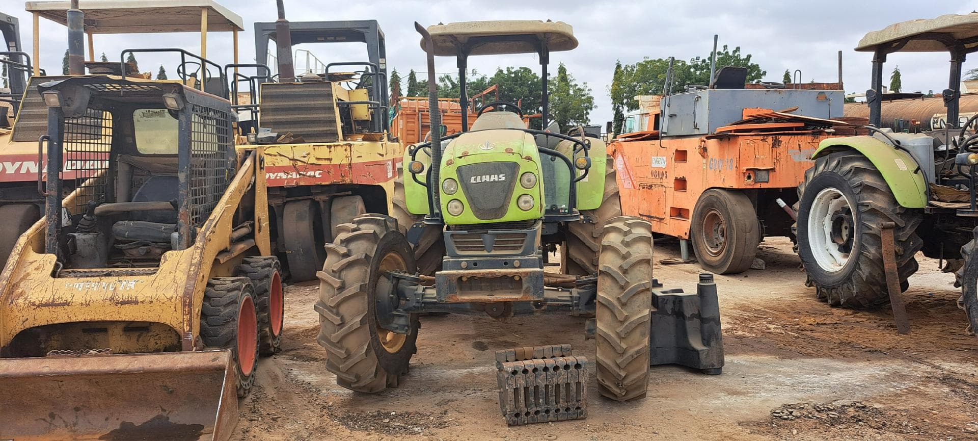 Trator agrícola CLAAS 230  · Viana — imagen 5