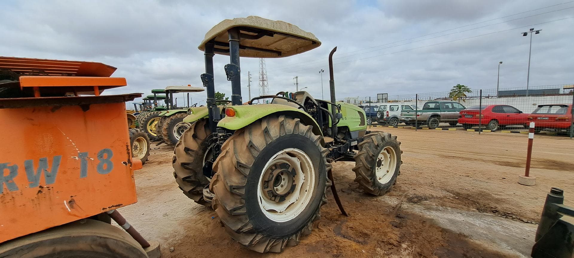 Trator agrícola CLAAS 230 · Viana — imagen 2