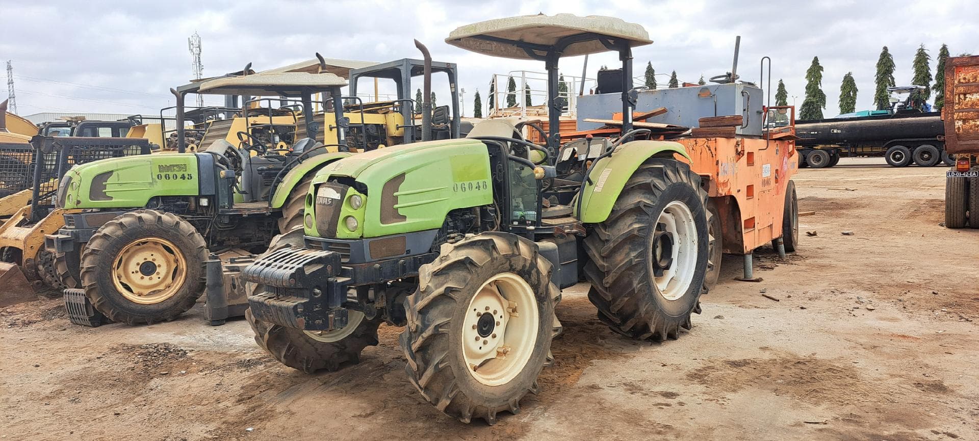Trator agrícola CLAAS 230 · Viana — imagen 4