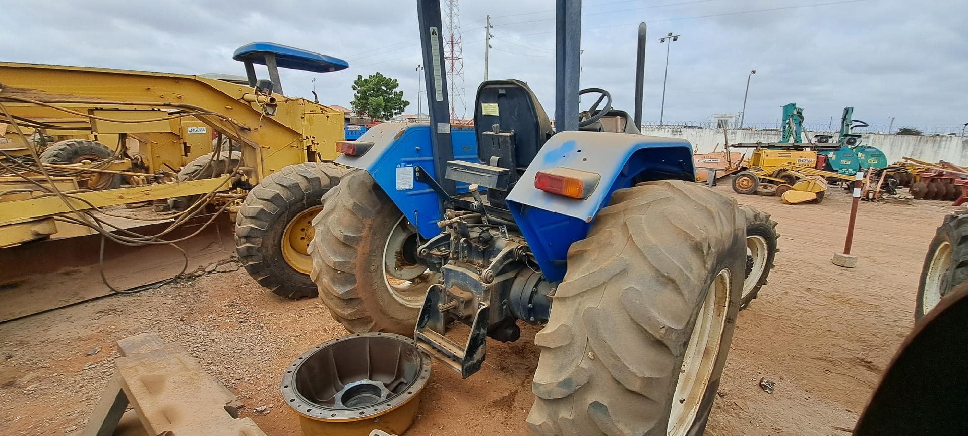 Trator agrícola NEW HOLLAND TL75E  · Viana — image 5