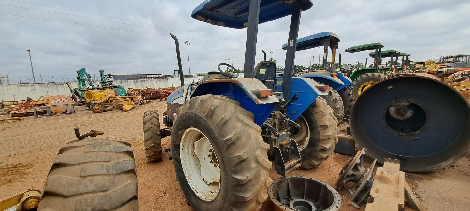 Trator agrícola NEW HOLLAND TL75E  · Viana — image 4