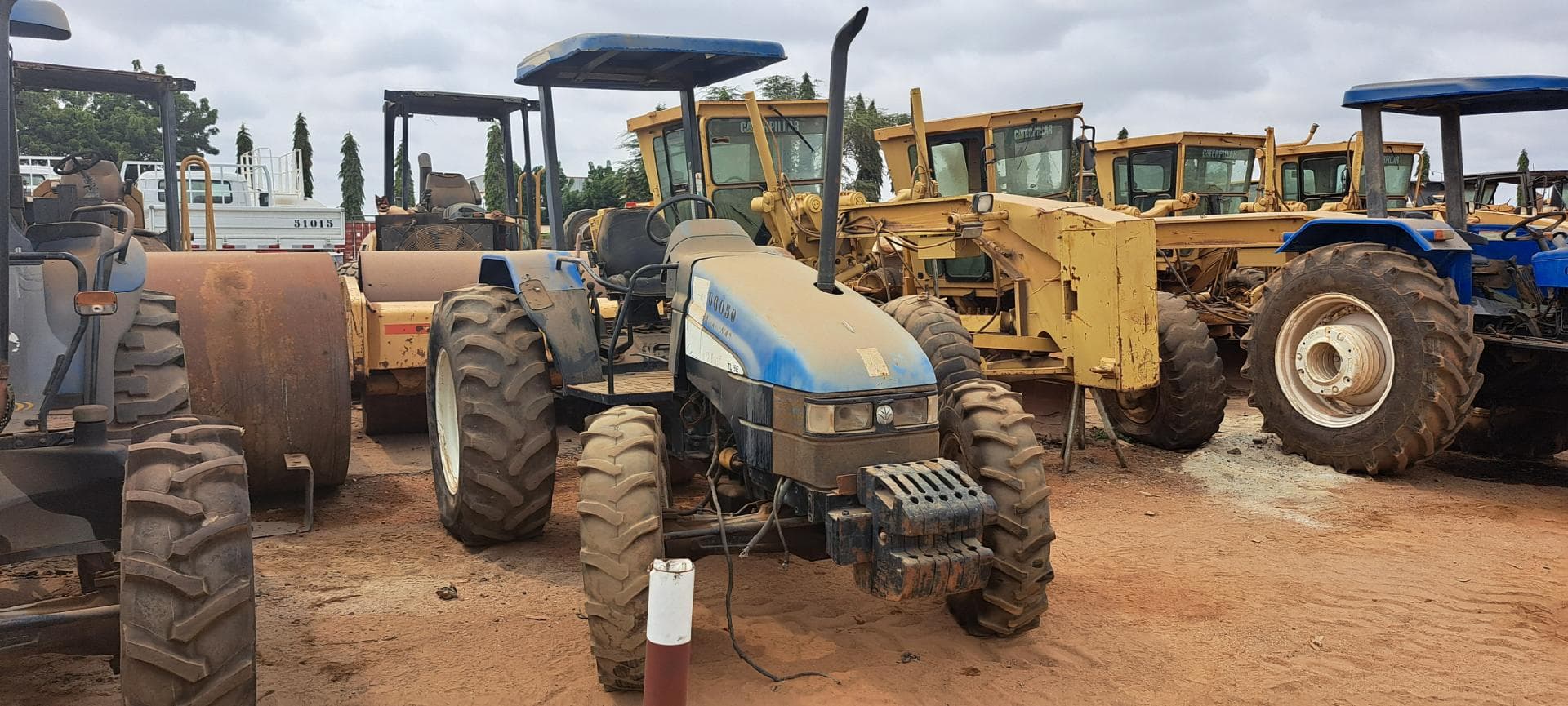 Trator agrícola NEW HOLLAND TL75E  · Viana — image 3