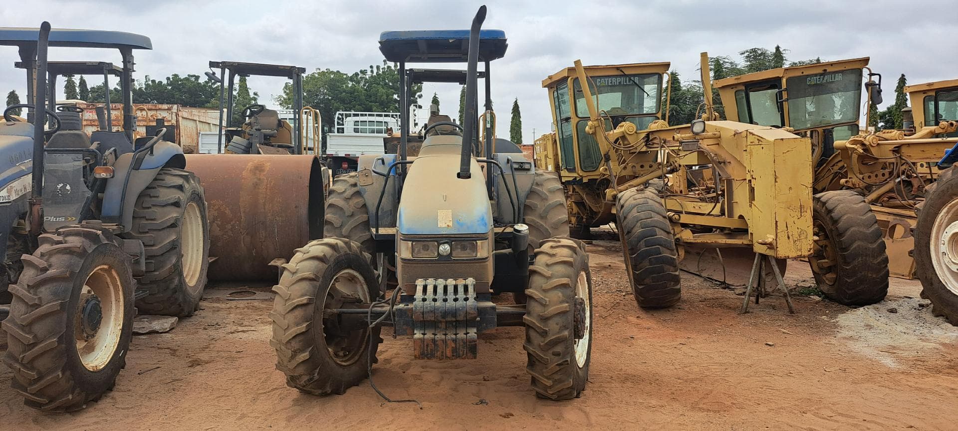 Trator agrícola NEW HOLLAND TL75E  · Viana — image 6