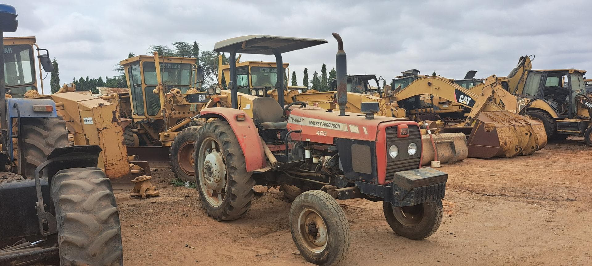 Trator agrícola MASSEY FERGUSON MF-425 · Viana — imagen 4