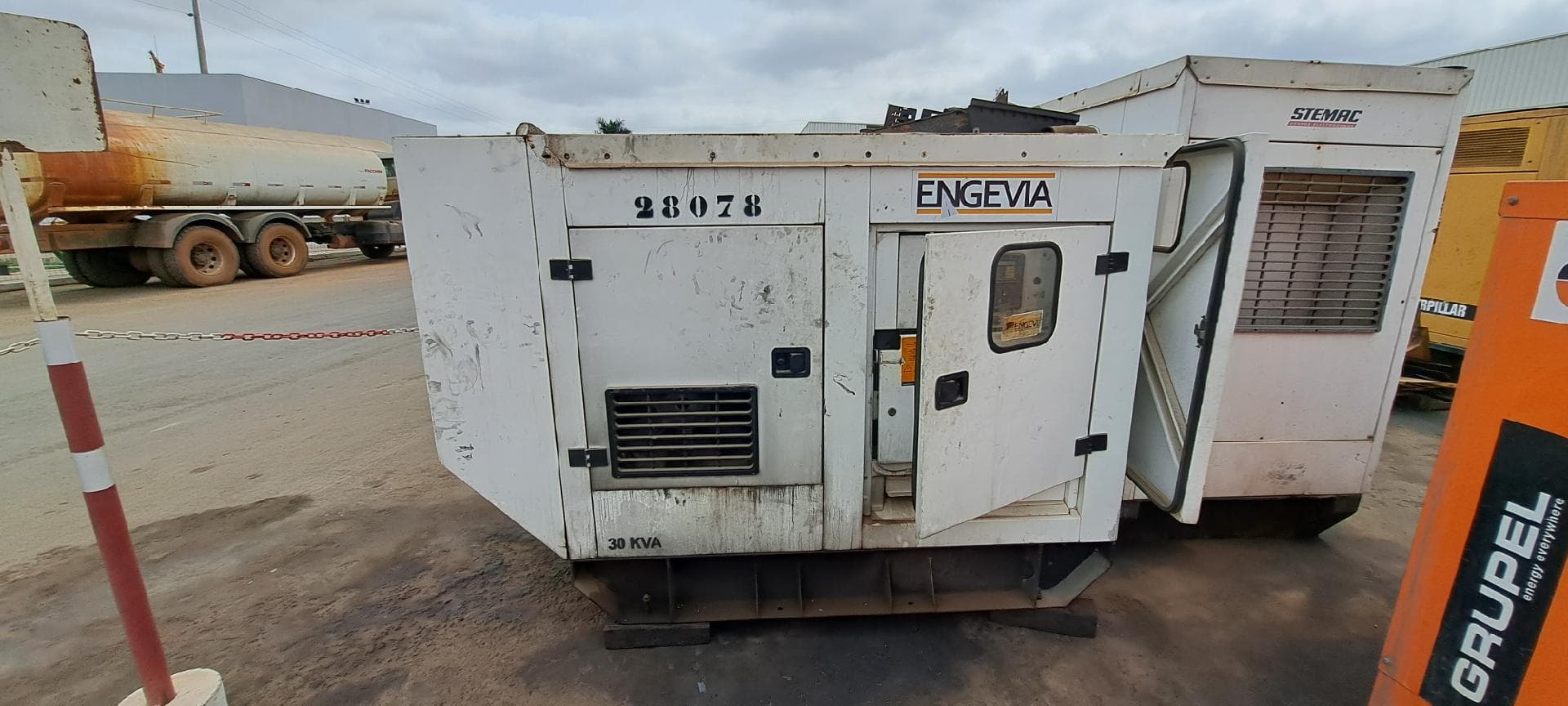 Gerador PERKINS 30 KVA · Viana