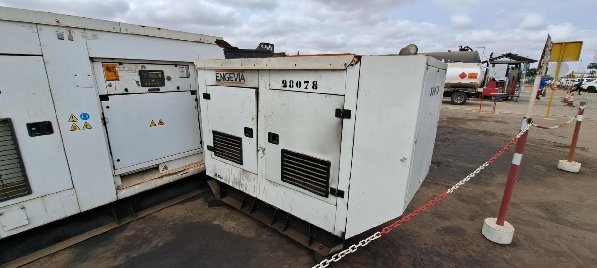 Gerador PERKINS 30 KVA · Viana — imagen 3