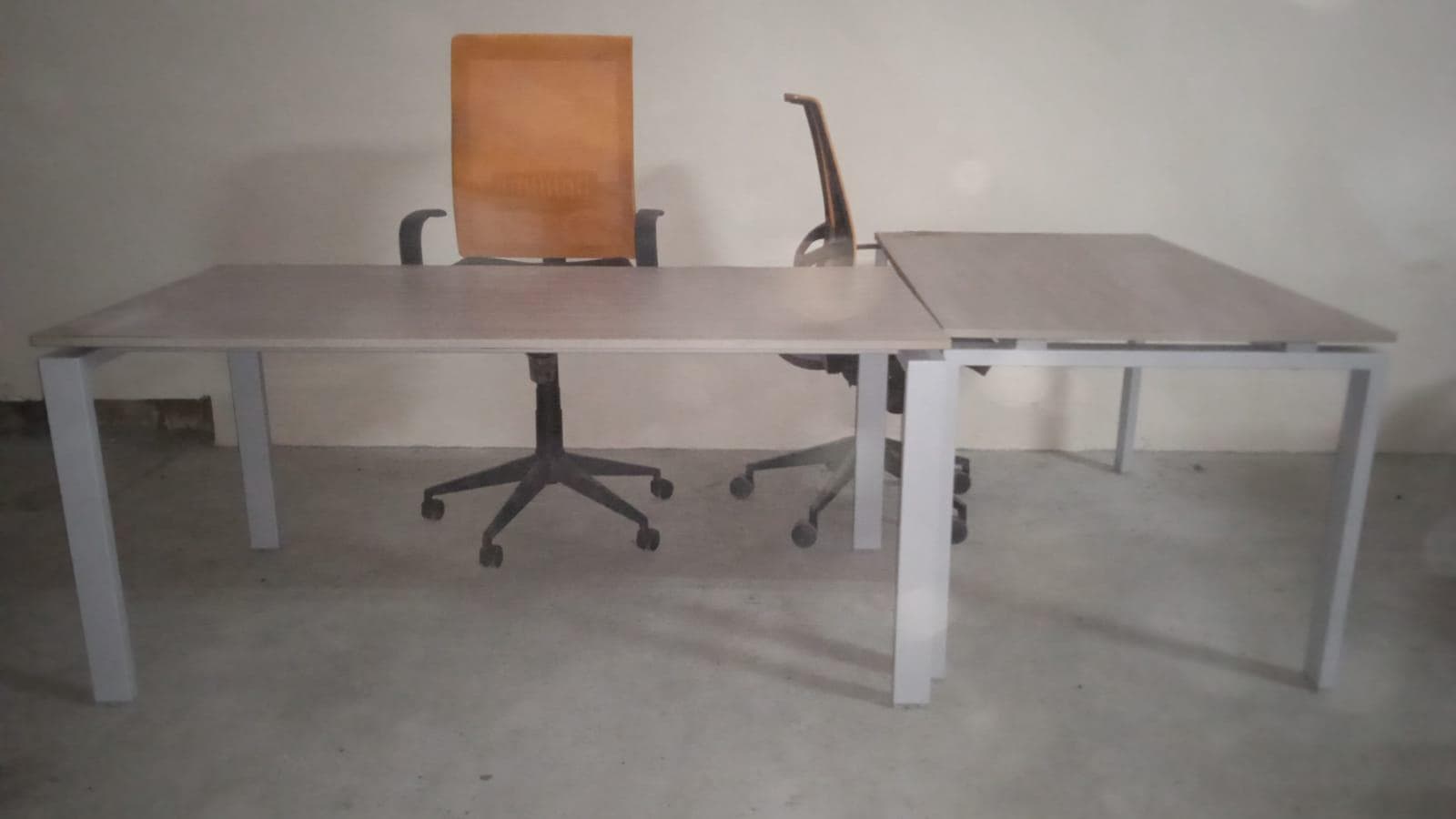Mobilier de bureau · — image 1