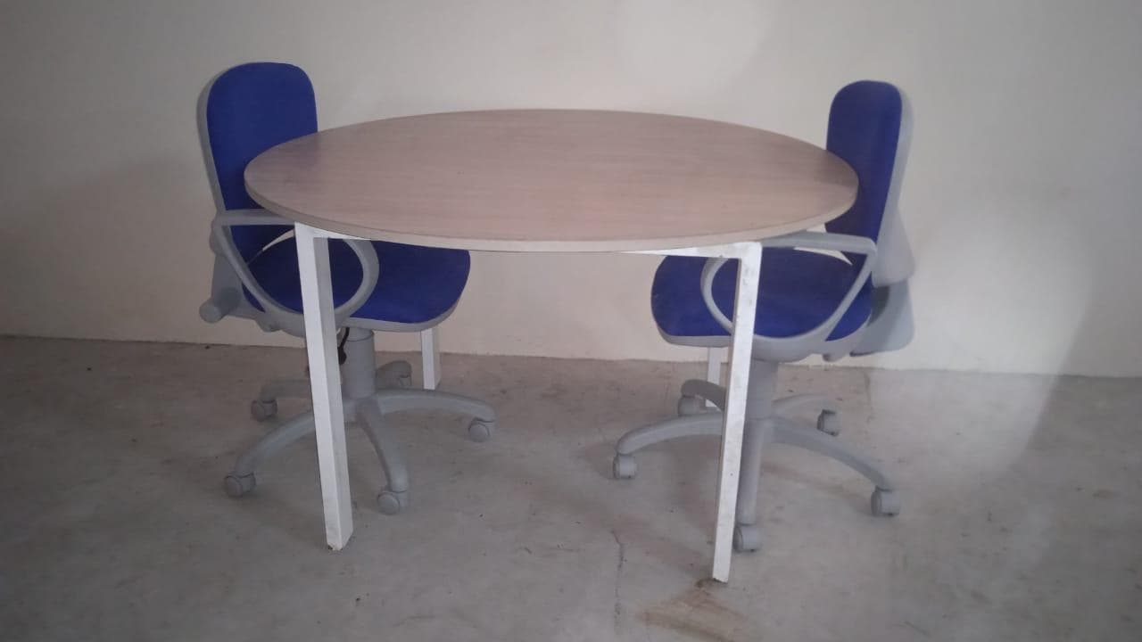 Mobilier de bureau · — image 1