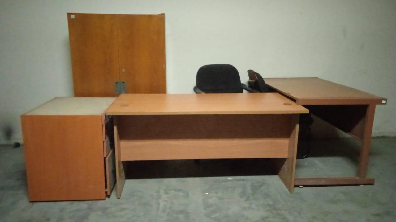 Mobiliário de escritório ·
