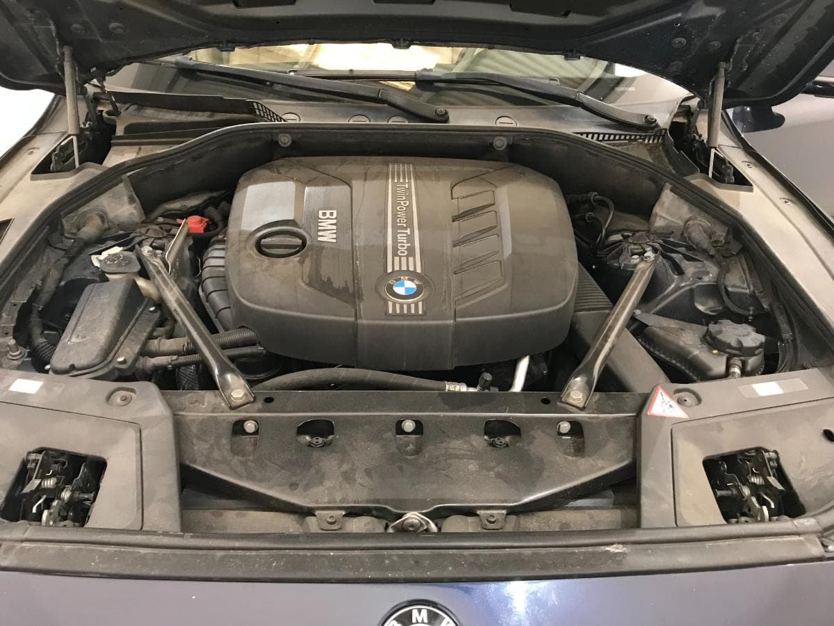 BMW 520D GT · Ano 2014 — imagem 16