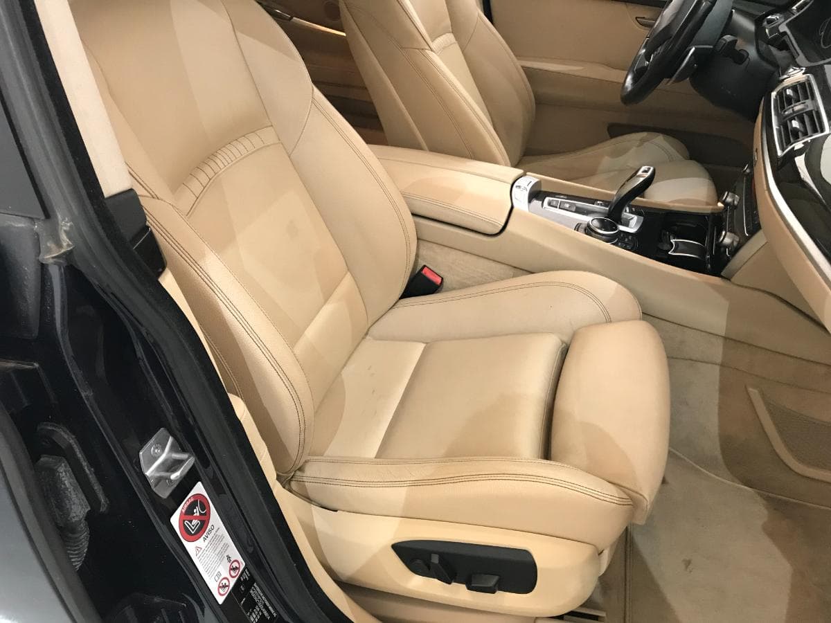 BMW 520D GT · Ano 2014 — imagem 29