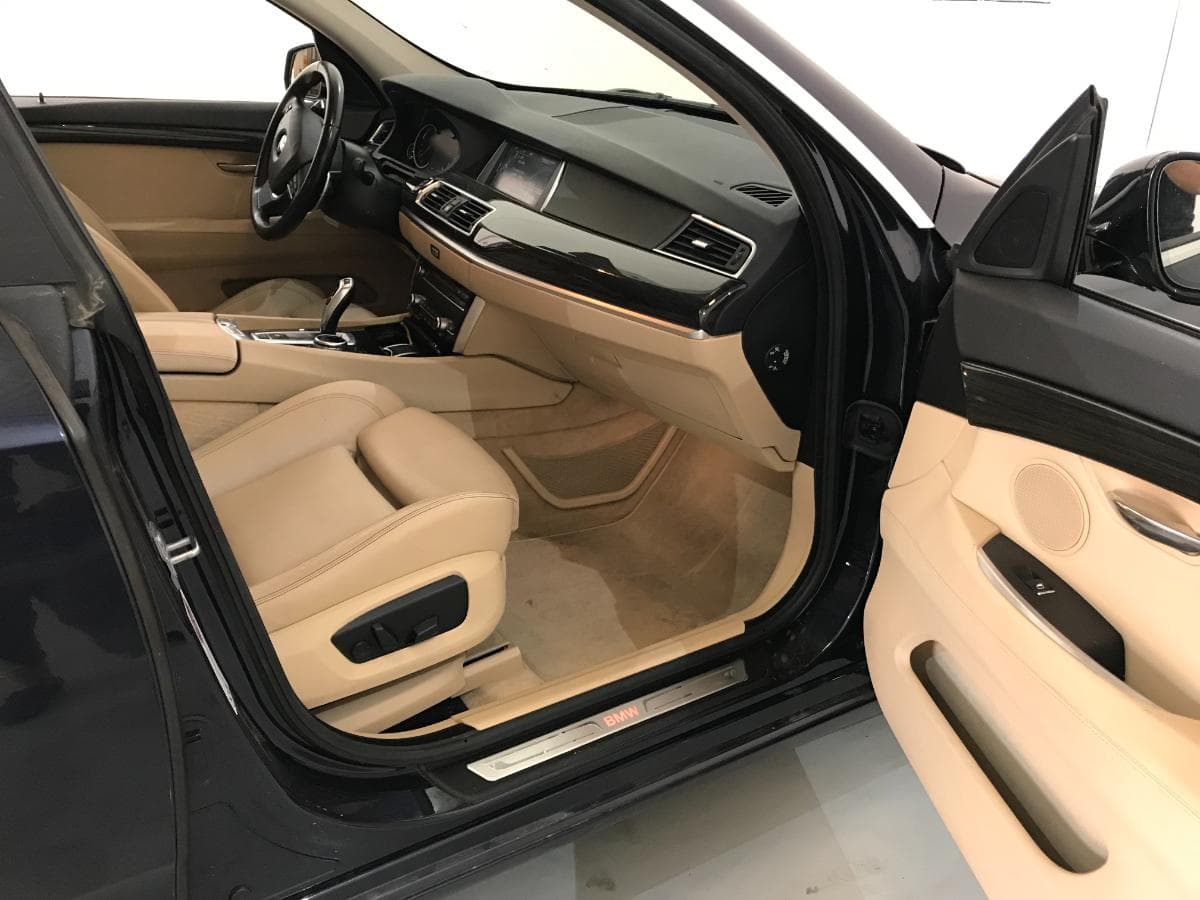 BMW 520D GT · Ano 2014 — imagem 32