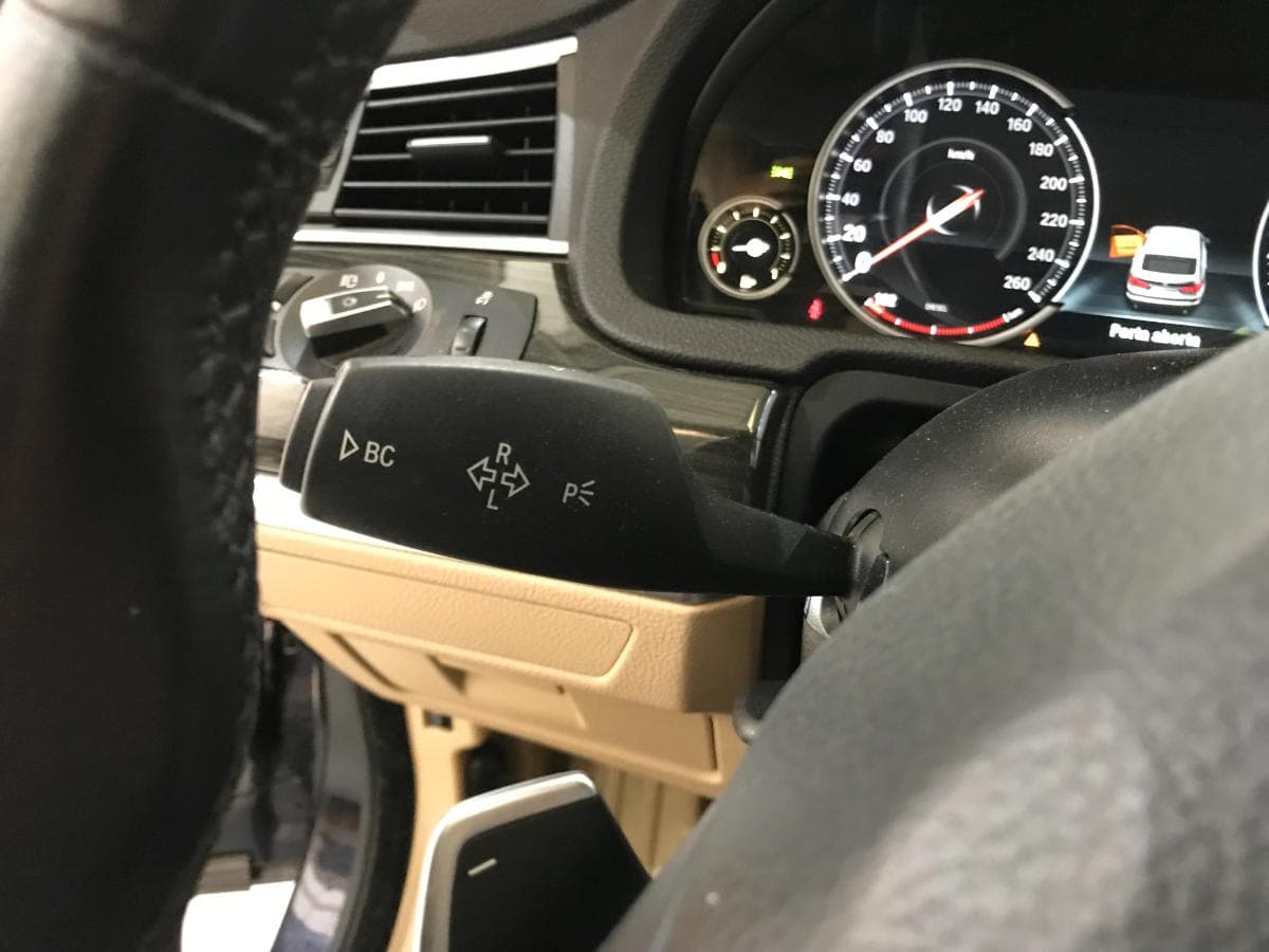 BMW 520D GT · Ano 2014 — imagem 37