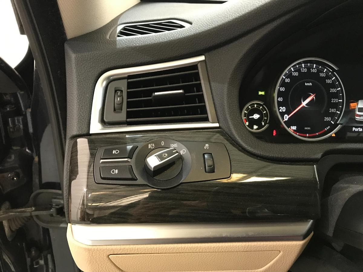 BMW 520D GT · Ano 2014 — imagem 38