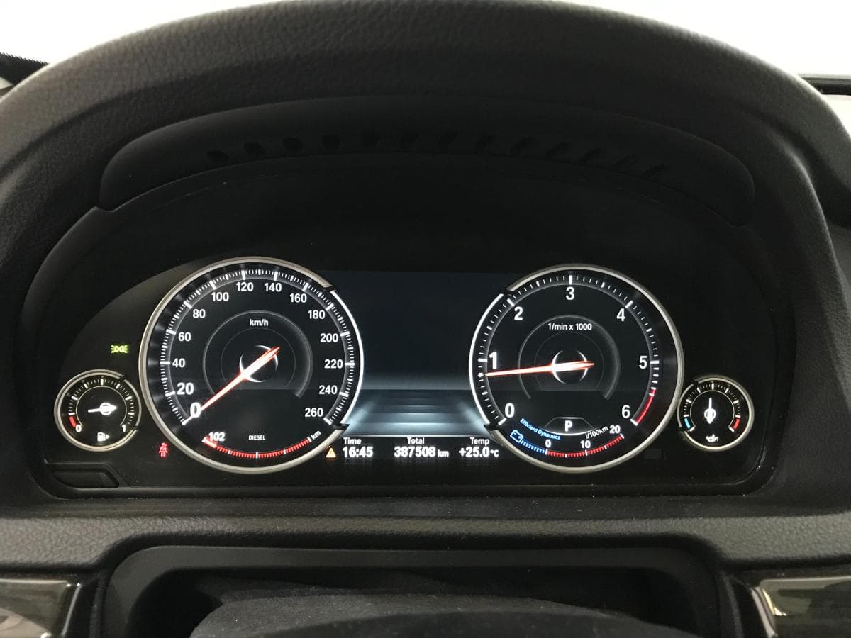BMW 520D GT · Ano 2014 — imagem 40