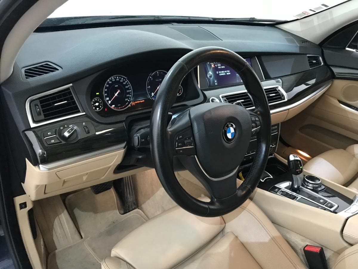 BMW 520D GT · Ano 2014 — imagem 44