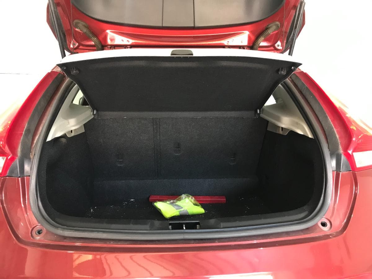 Volvo V40 D2 · Ano 2013 — imagen 9