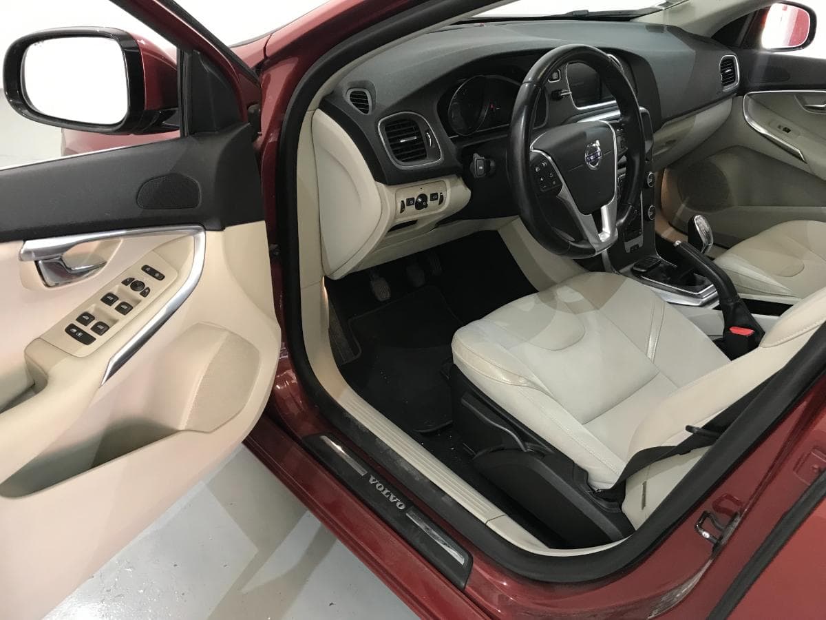 Volvo V40 D2 · Ano 2013 — imagen 19