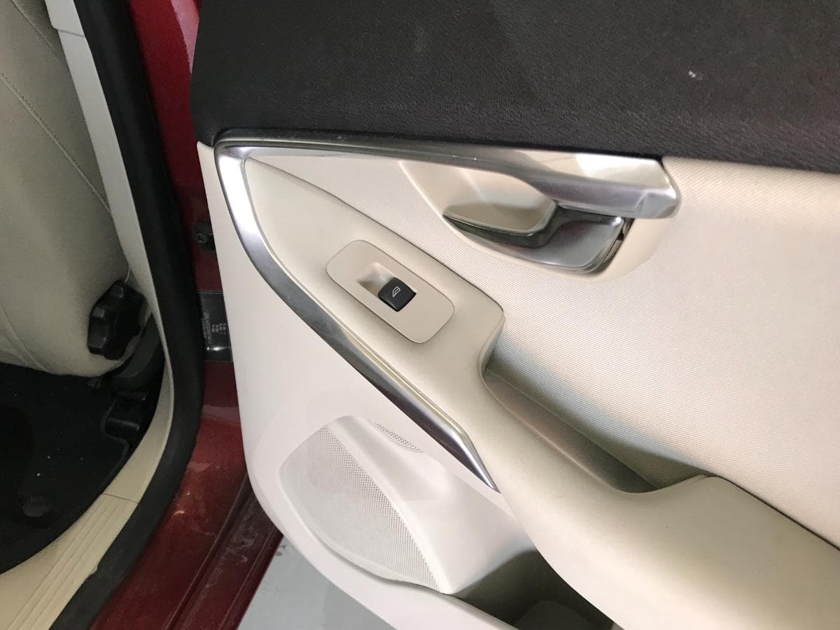 Volvo V40 D2 · Ano 2013 — imagen 20