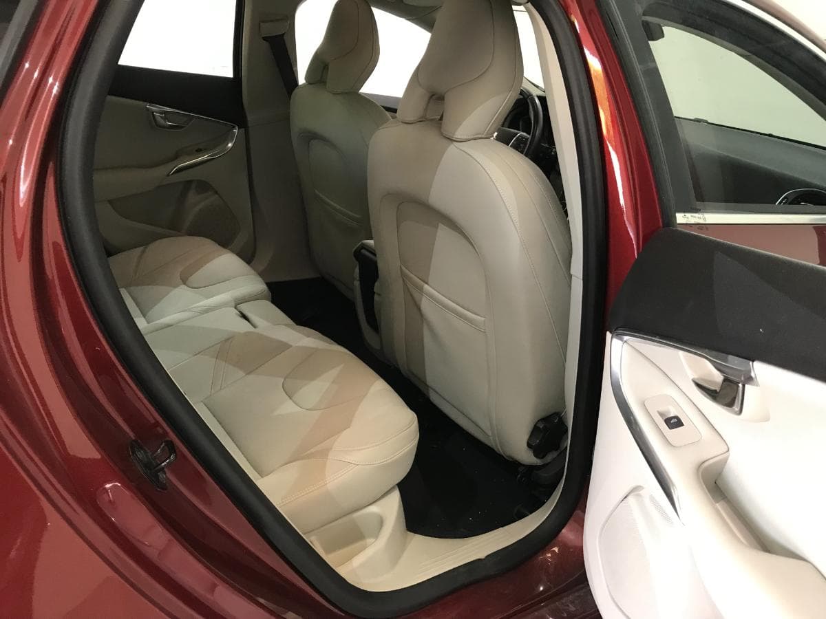 Volvo V40 D2 · Ano 2013 — imagen 21