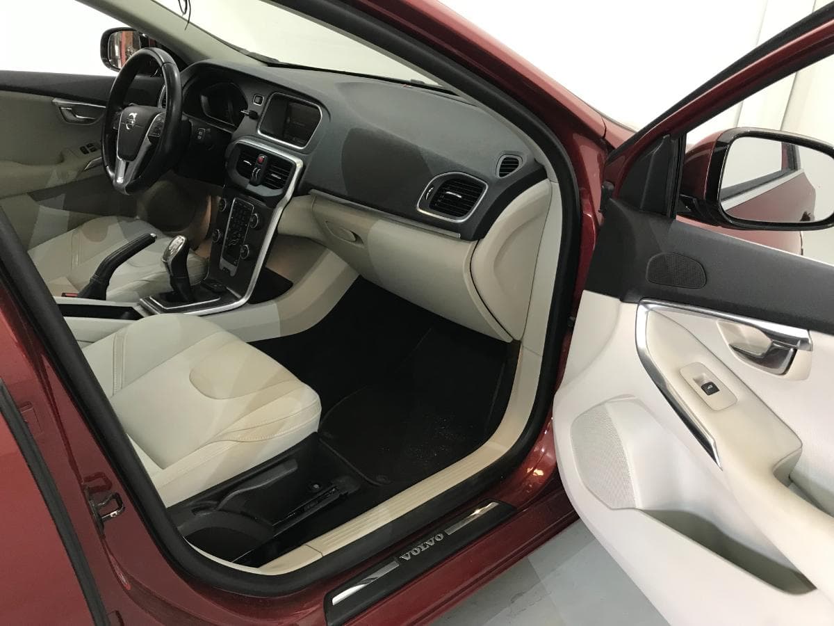 Volvo V40 D2 · Ano 2013 — imagen 24