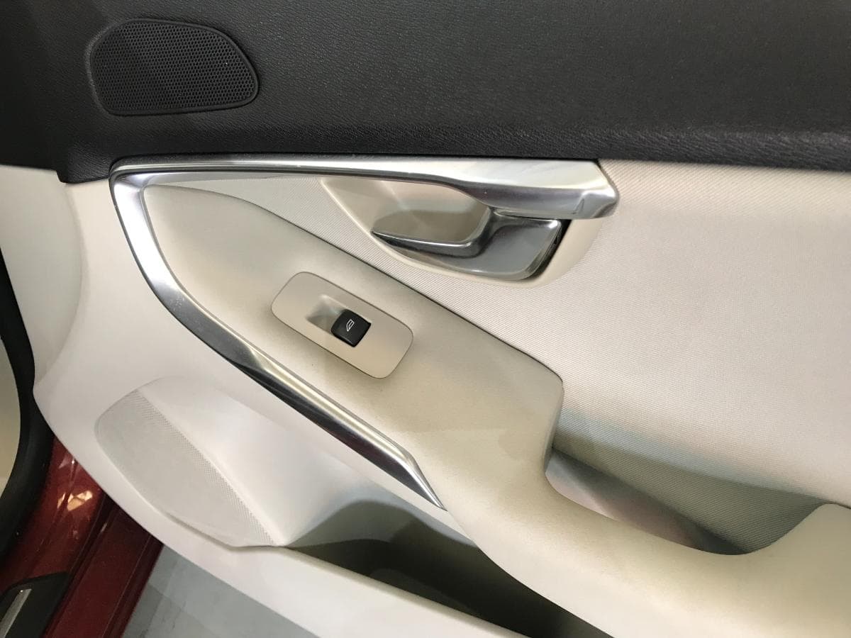 Volvo V40 D2 · Ano 2013 — imagen 28