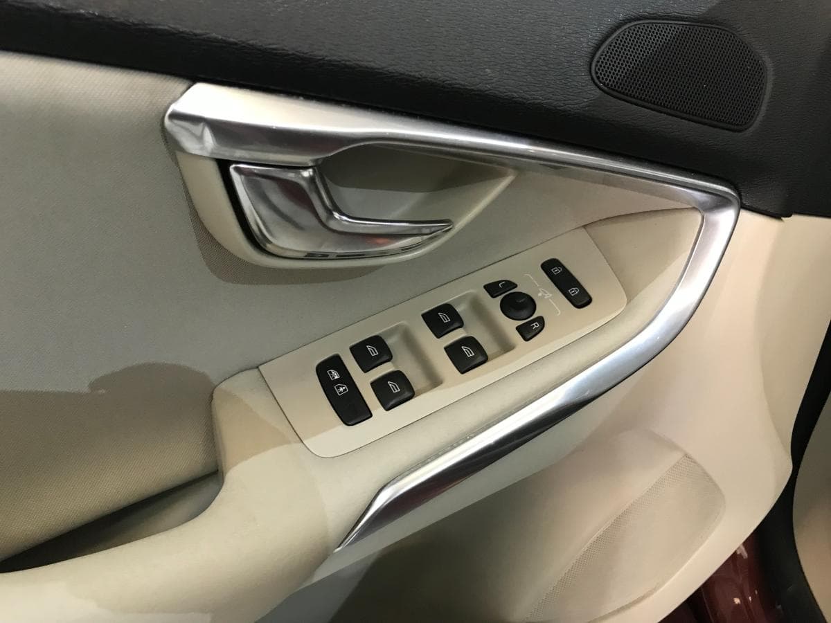 Volvo V40 D2 · Ano 2013 — imagen 30