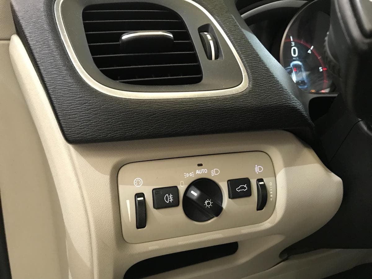 Volvo V40 D2 · Ano 2013 — imagen 31