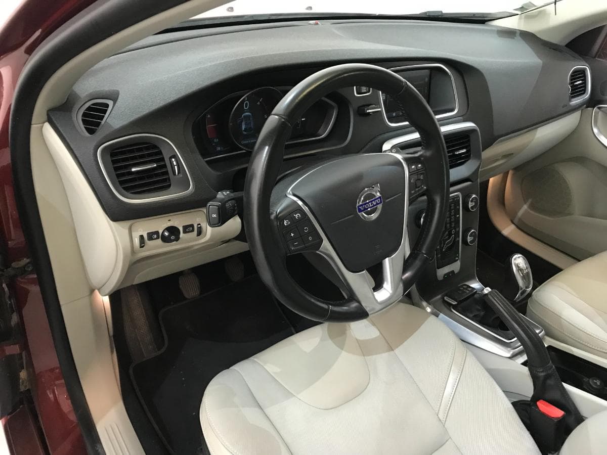 Volvo V40 D2 · Ano 2013 — imagen 34