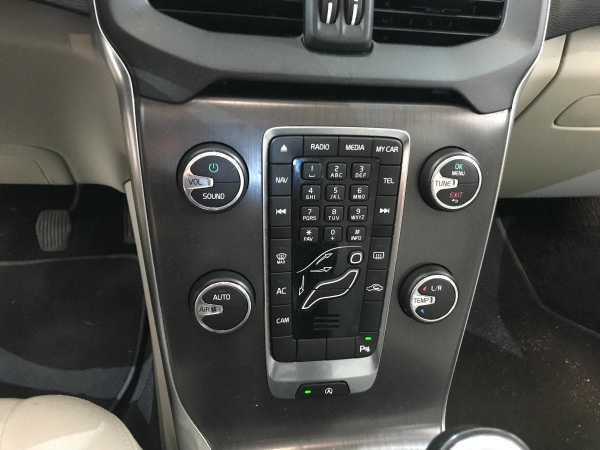Volvo V40 D2 · Ano 2013 — imagen 35