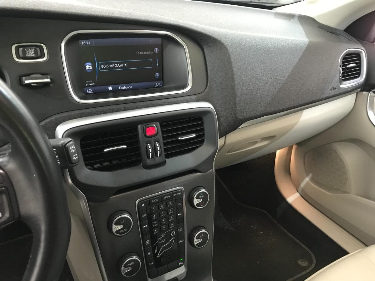 Volvo V40 D2 · Ano 2013 — imagen 38
