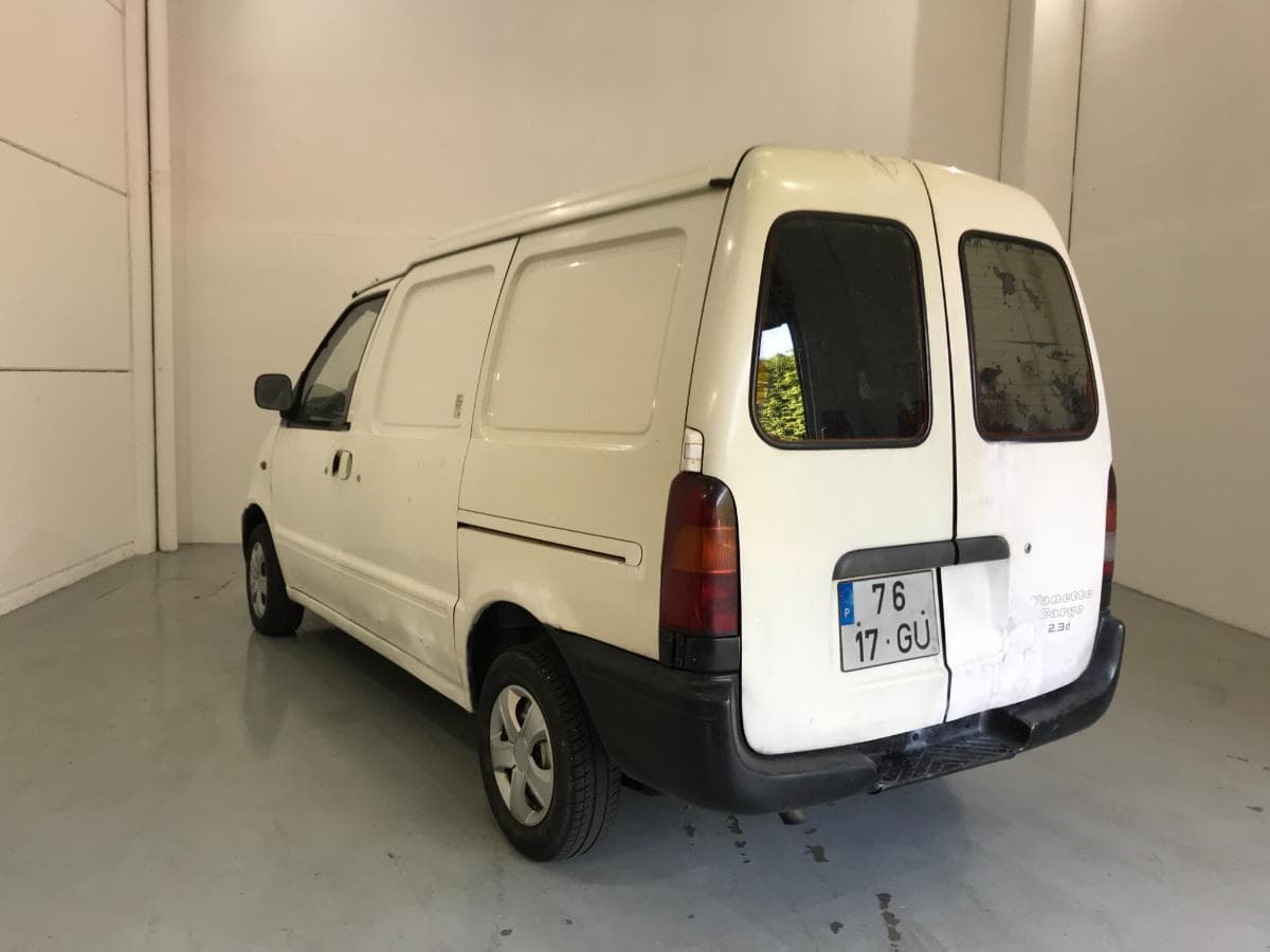 Nissan Vanette Cargo 2.3D · Ano 1996 — imagem 9