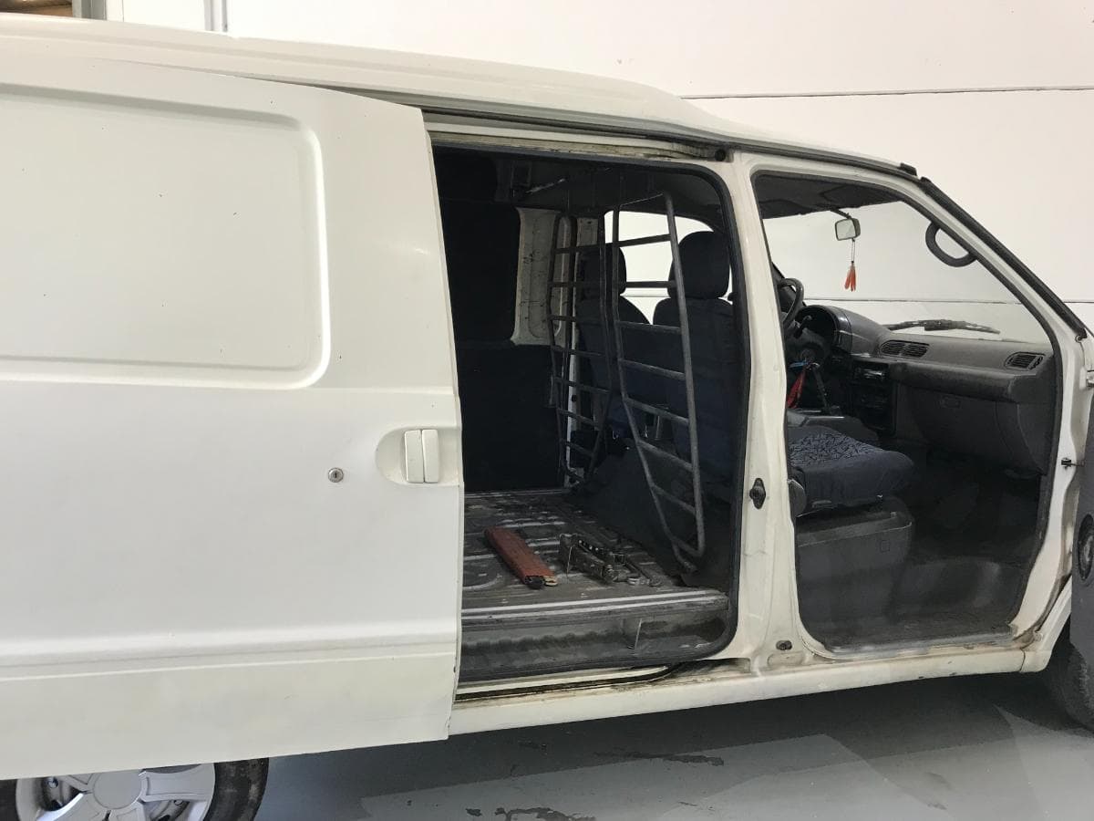 Nissan Vanette Cargo 2.3D · Ano 1996 — imagem 10