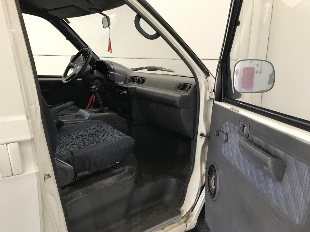 Nissan Vanette Cargo 2.3D · Ano 1996 — imagem 23