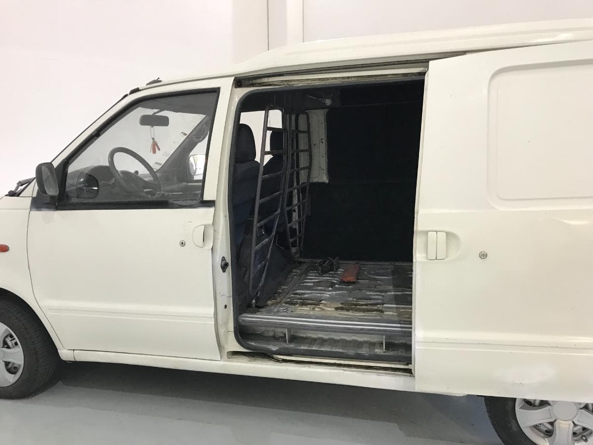 Nissan Vanette Cargo 2.3D · Ano 1996 — imagem 26