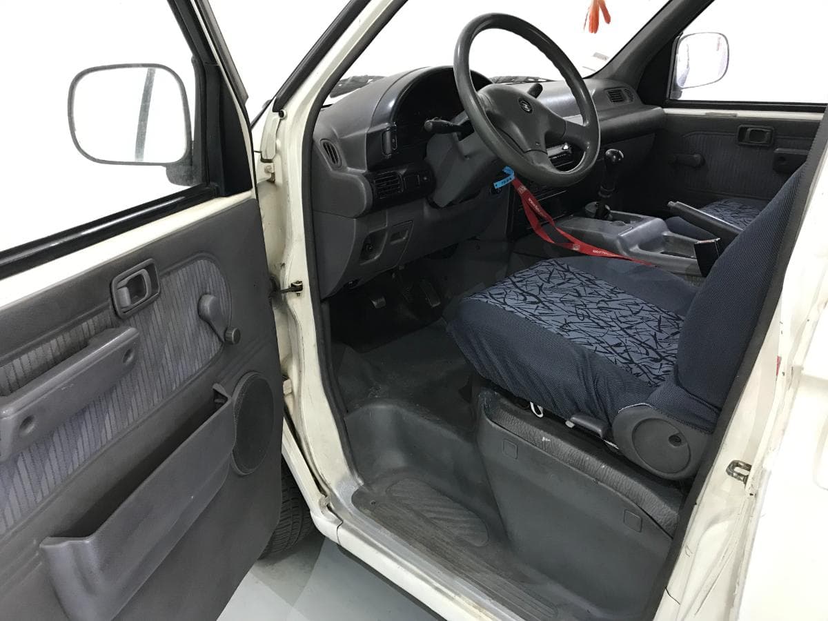 Nissan Vanette Cargo 2.3D · Ano 1996 — imagem 33