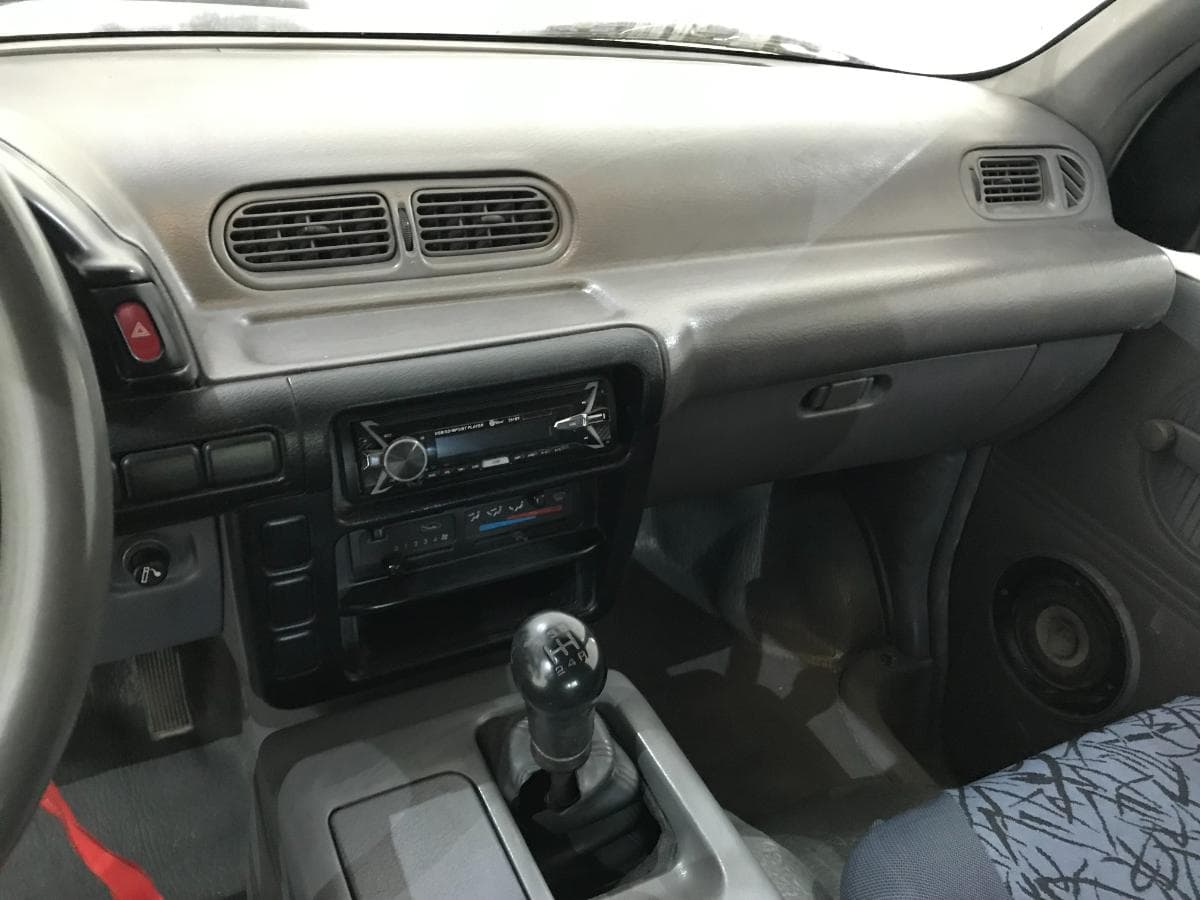 Nissan Vanette Cargo 2.3D · Ano 1996 — imagem 36