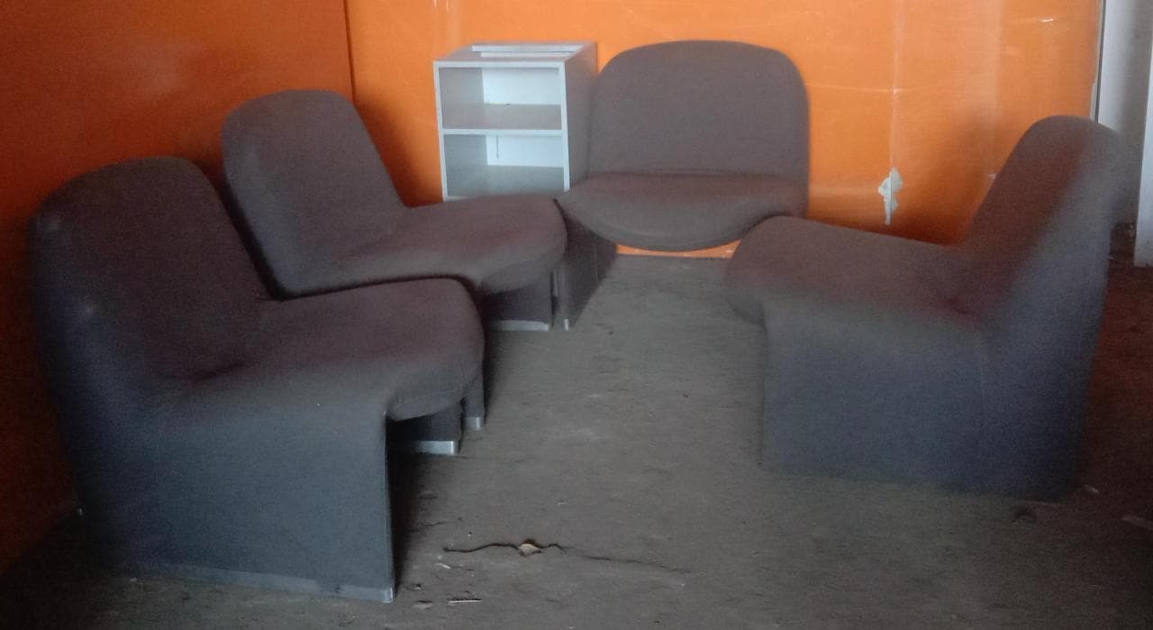 Mobiliário de escritório ·