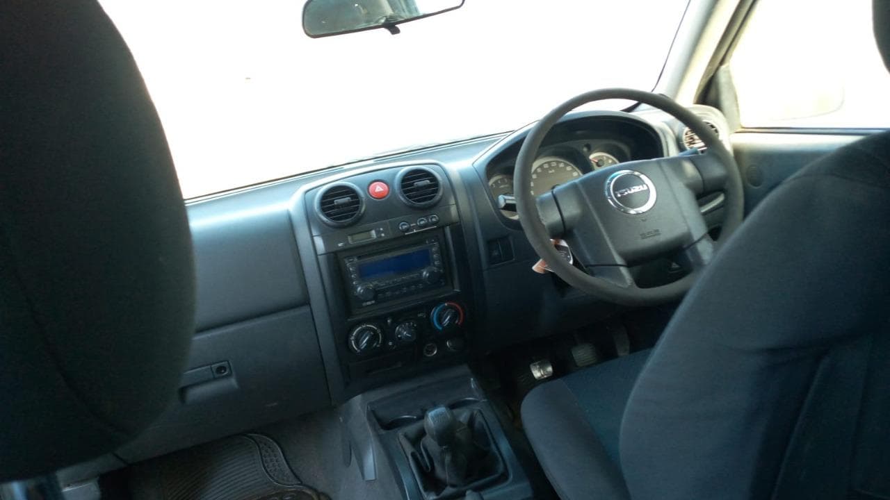 Isuzu KB250 · — image 3
