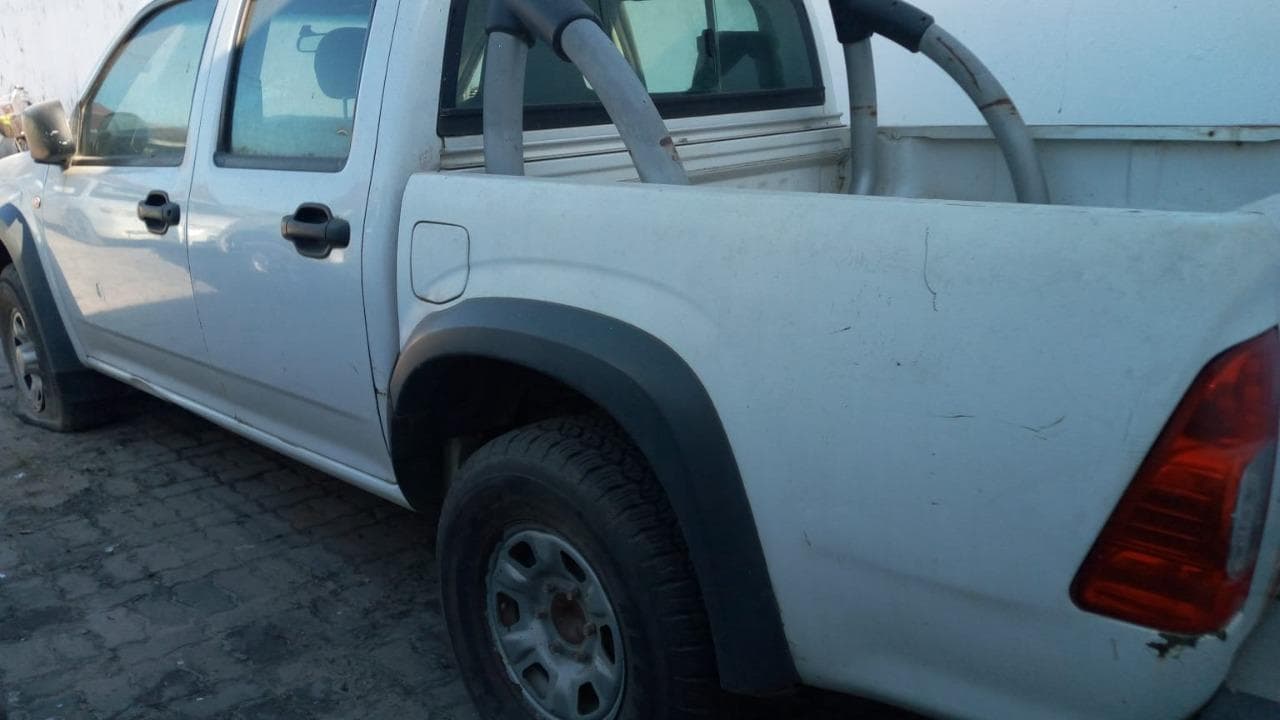 Isuzu KB250 · — image 11