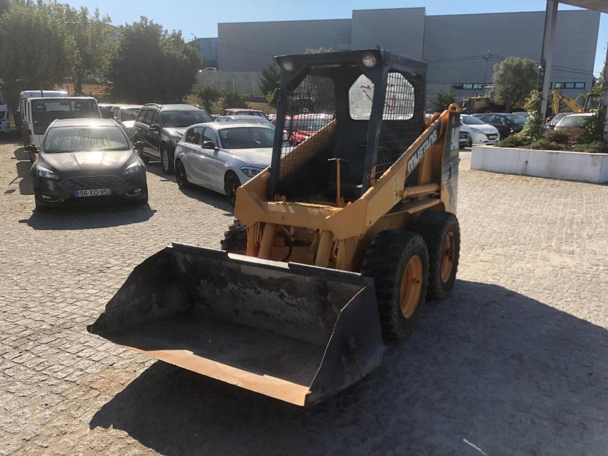 Mini Pá Carregadora Mustang 940 — imagem 3