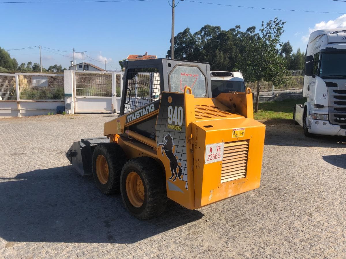 Mini Pá Carregadora Mustang 940 — imagem 6