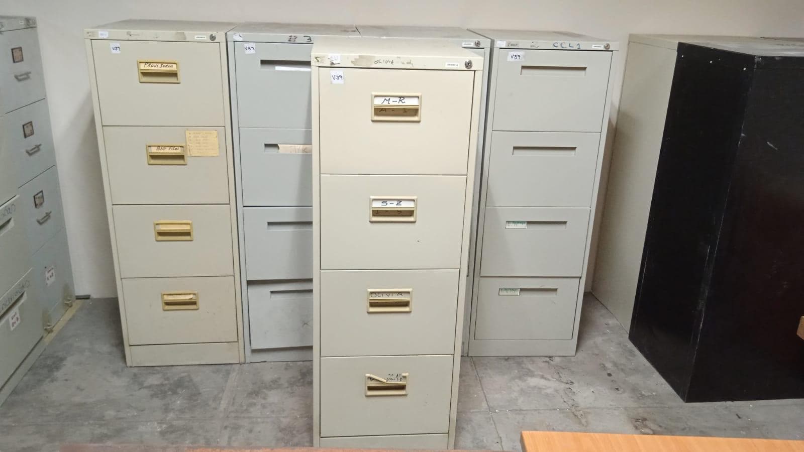Mobilier de bureau · — image 1
